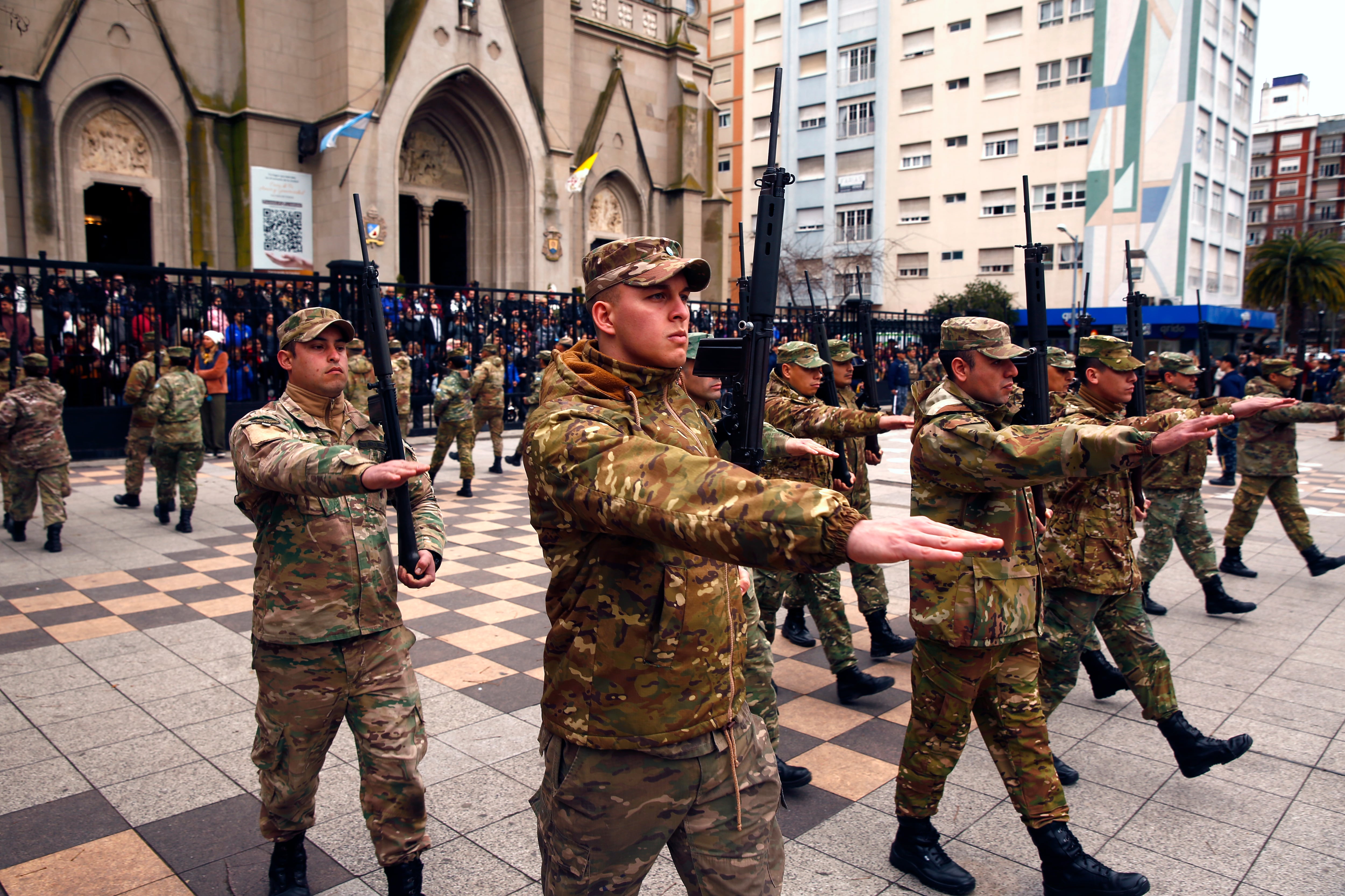 La norma dispone que el 10% de los ingresos generados por la venta, cesión o uso de inmuebles estatales sea destinado al Ministerio de Defensa