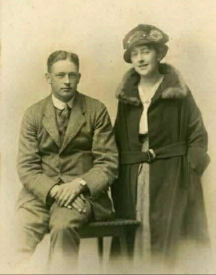 Agatha Christie junto a su primer marido