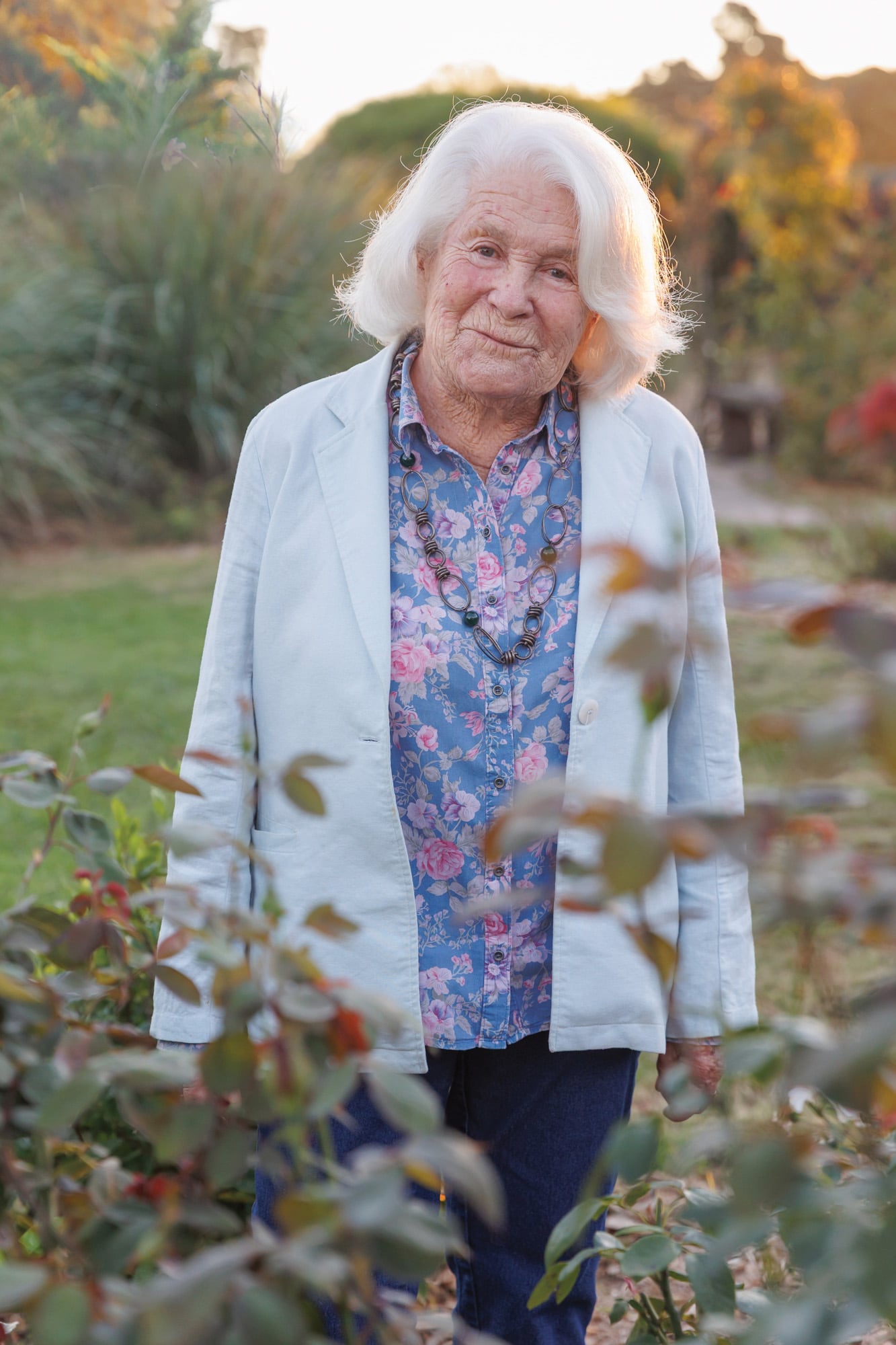 Mónica Cahen d’Anvers sigue disfrutando sus caminatas por La Campiña, la chacra que construyó junto a su marido, César Mascetti (murió en 2022), hace más de cuarenta años