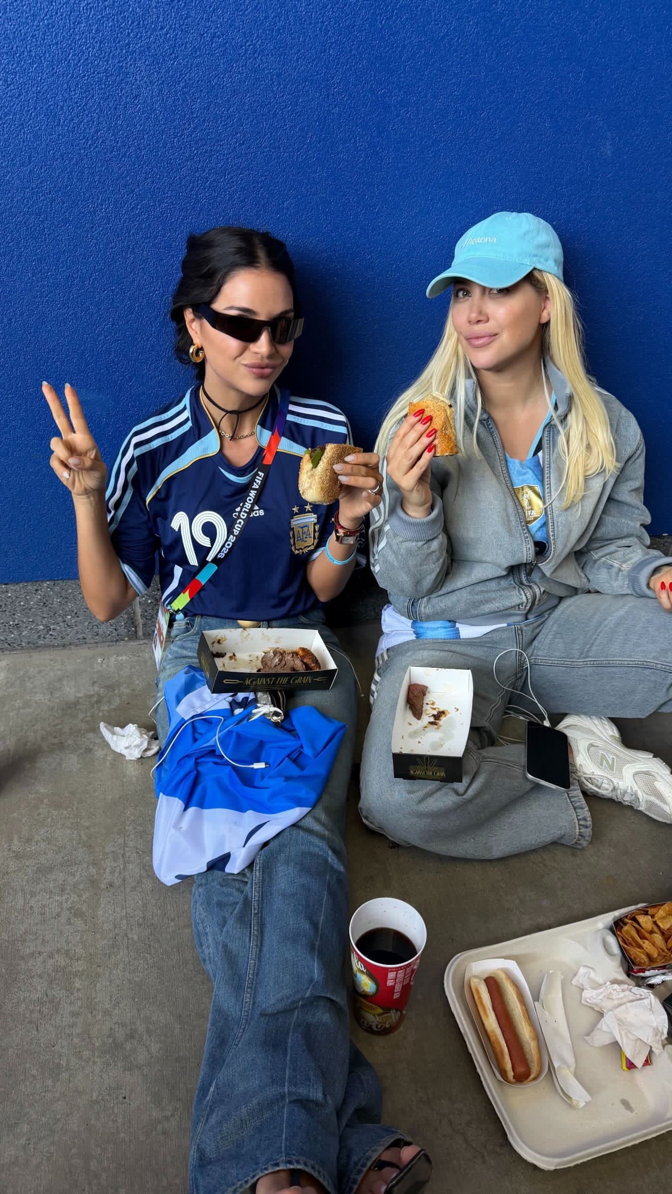 Las hermanas Nara en la previa del partido entre Argentina y España