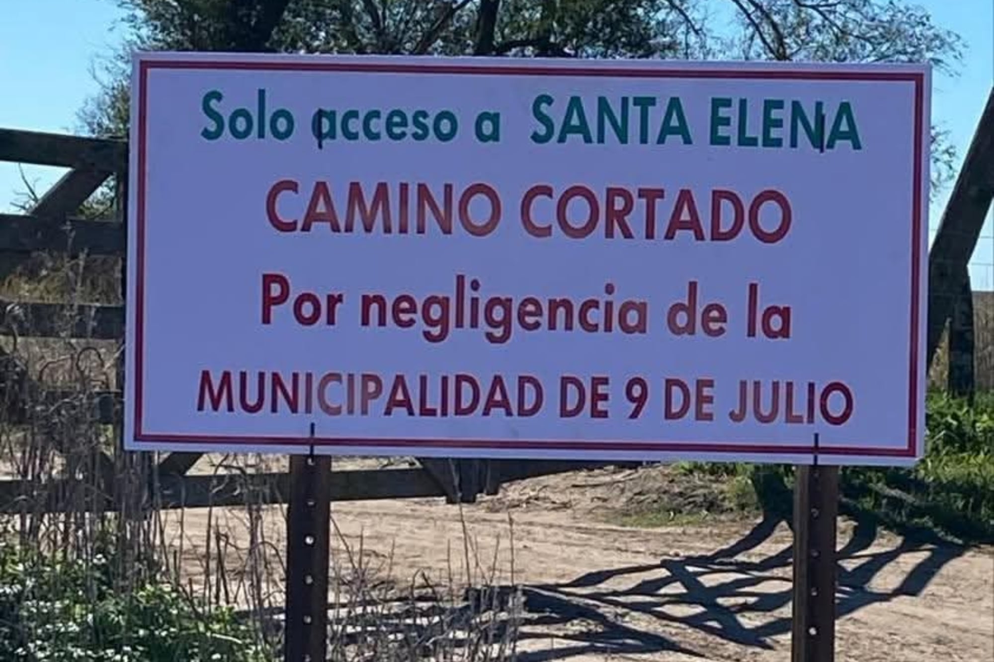 La advertencia en el camino de tierra que llamó la atención de los usuarios de X