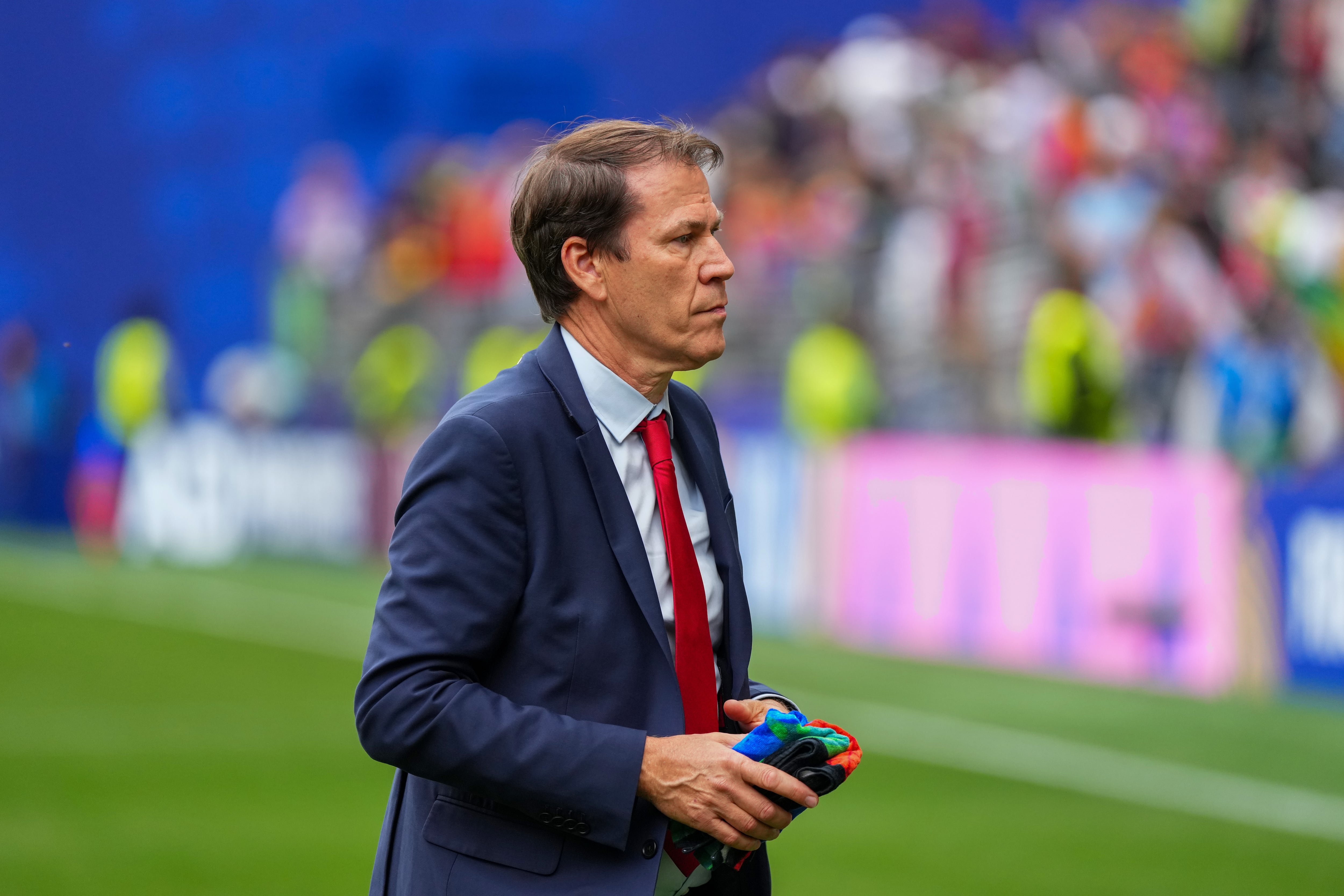 El DT de Bélgica, Rudi Garcia, reaccionó este domingo con sorpresa e ironía ante la decisión de la FIFA de revertir la suspensión de Balogun. “No sabía que en las oficinas de la FIFA el 5 de julio correspondía al 1 de abril de Europa”, dijo al inicio de su conferencia de prensa en Seattle, en alusión al Día de los Inocentes que se celebra el 1 de abril en muchos países europeos.