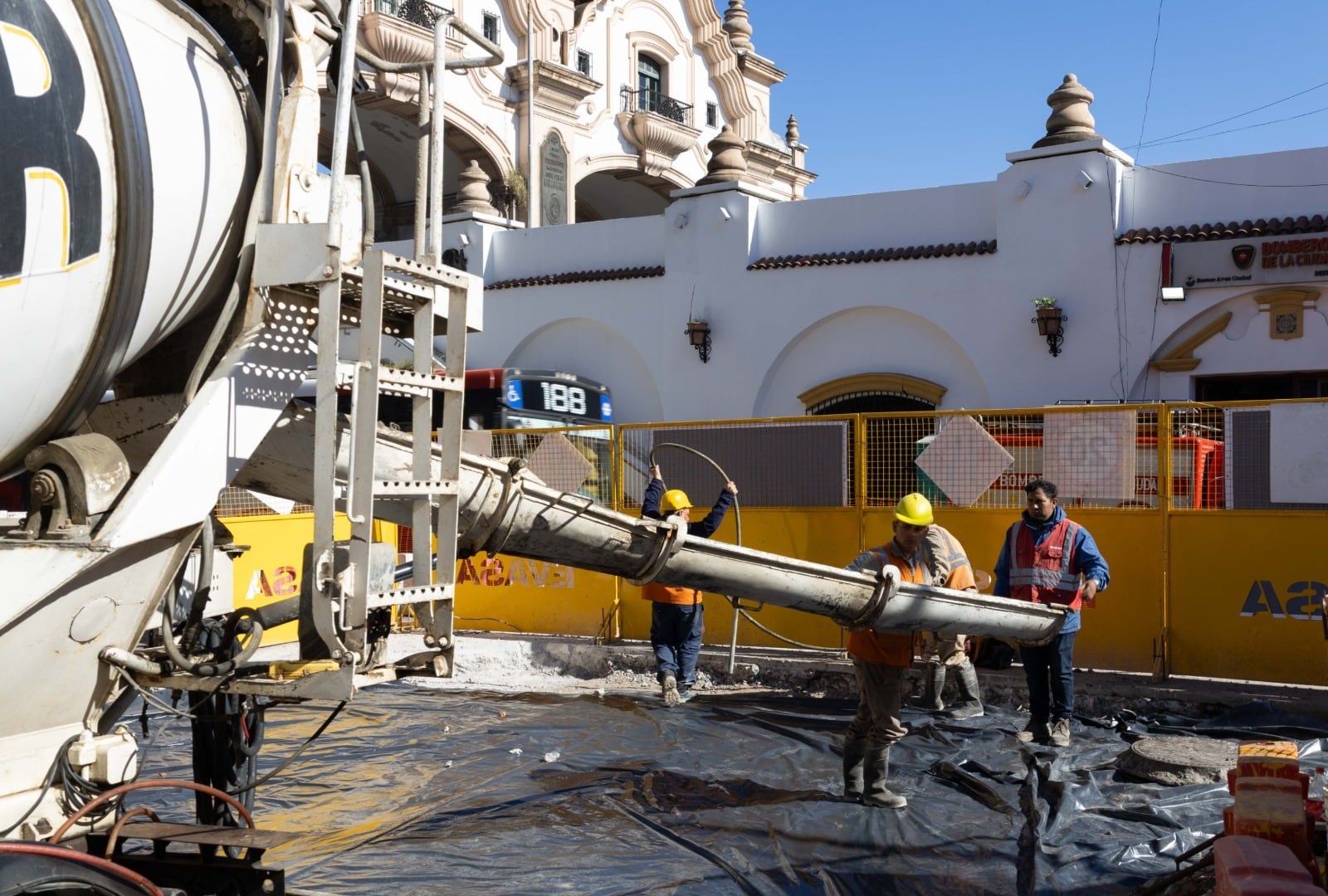 El Gobierno usará el material de hormigón para robustecer el pavimento del Puente Alsina