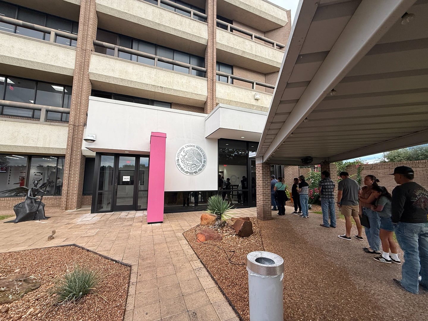 El Consulado de México en Houston ofrece atención gratuita en salud, educación, finanzas y otros servicios (Instagram/@consulmexhouston)