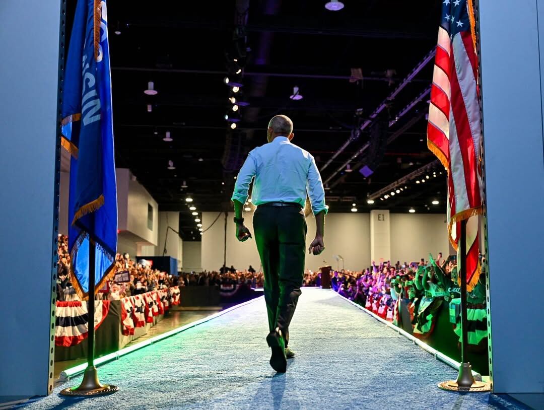 El expresidente Barack Obama durante una gira de campaña (Instagram @barackobama)