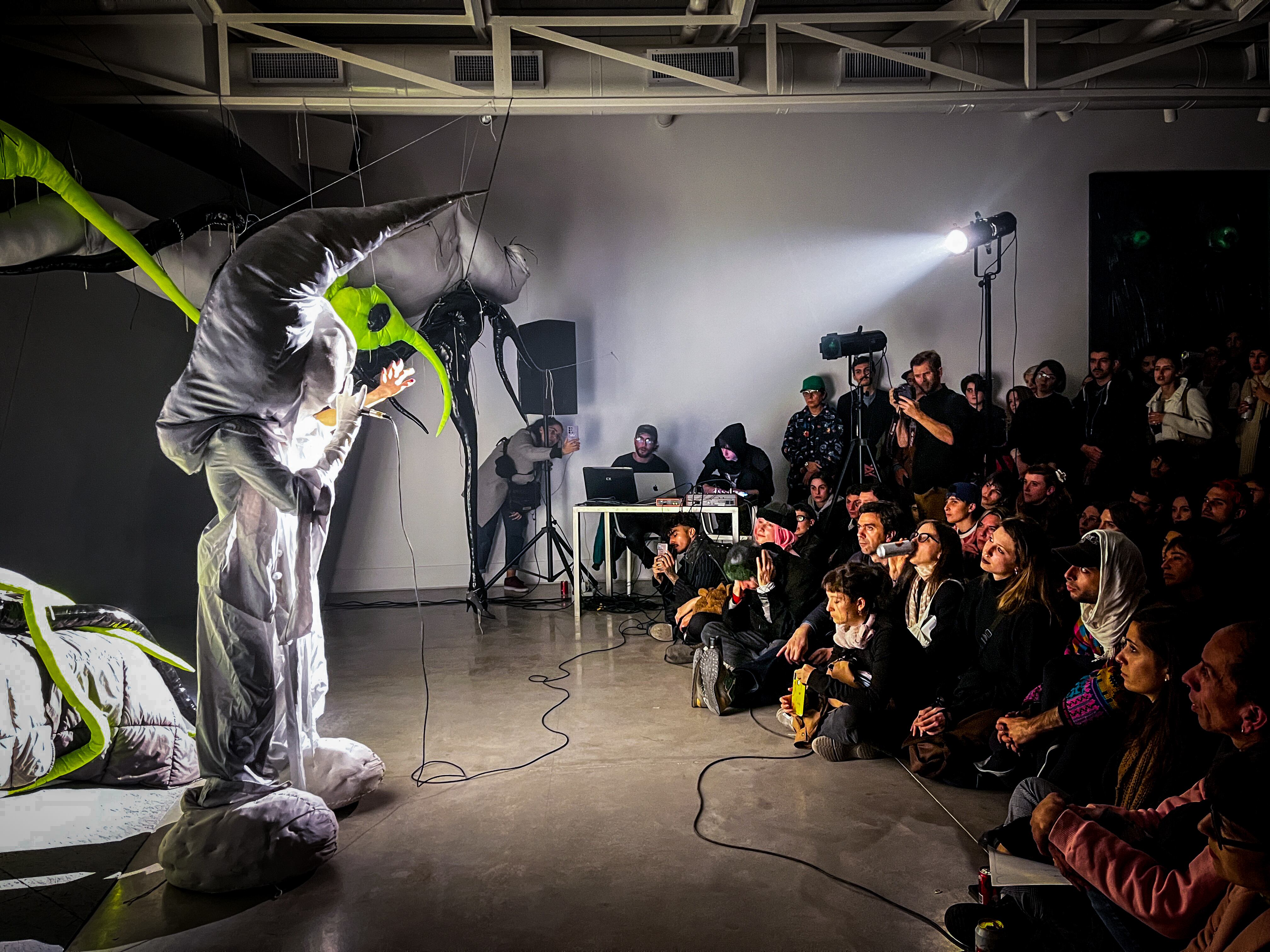 La semana de las galerías de arte es un evento que se realiza anualmente en las principales capitales del mundo. En Buenos Aires, ya se han celebrado cuatro ediciones en las que participaron más de 30.000 visitantes. La primera tuvo lugar en septiembre de 2018 en el marco del programa Art Basel Cities Buenos Aires, seguida por la segunda en noviembre de 2019 y la tercera en 2022, y la última en 2023