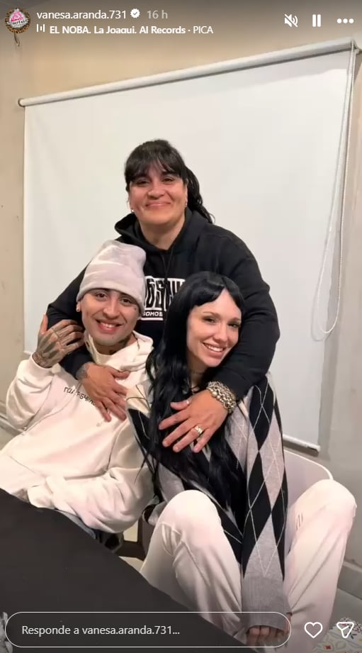 La madre de El Noba junto a Tiago PZK y La Joaqui (Foto: Captura Instagram/@vanesa.aranda)