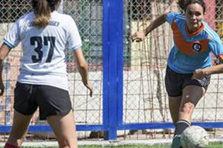 “Esa nena es Maradona”, la historia de un trauma que se convirtió en un libro