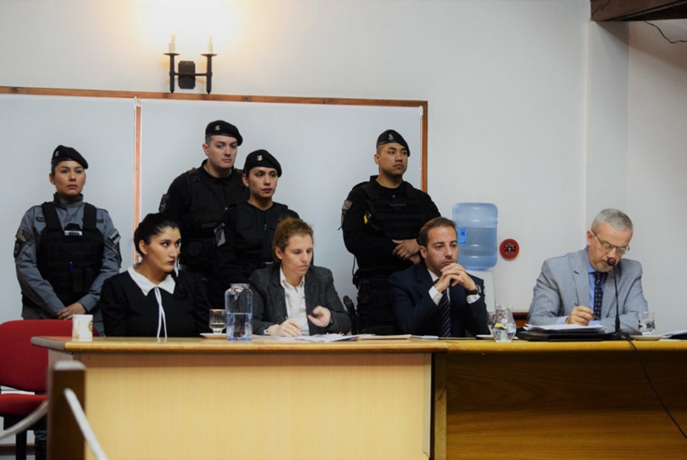 En un primer momento, Gina Cárdenas había sido condenada a la pena de prisión perpetua, pero después se bajó la condena a los ocho años de cárcel