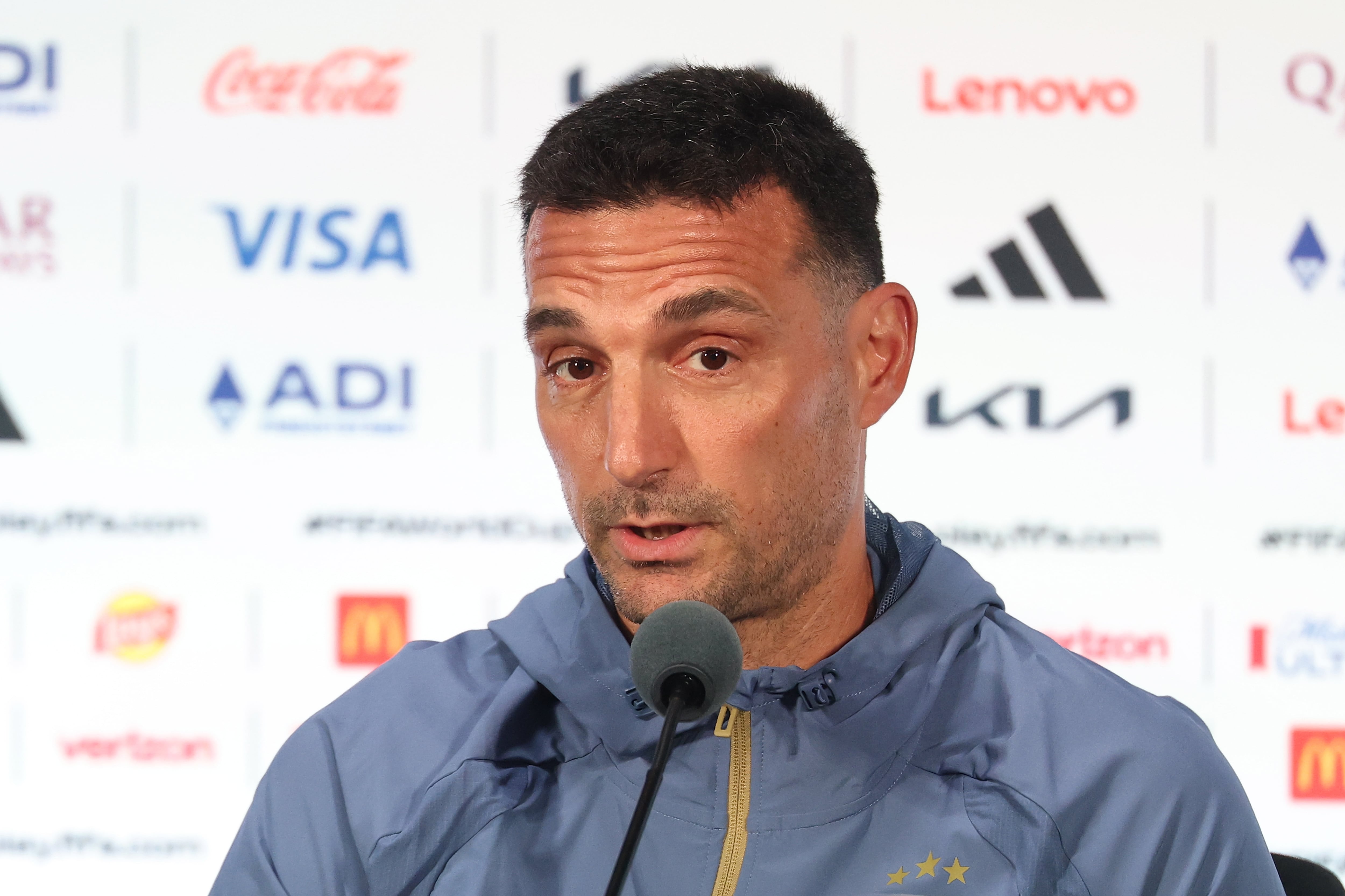 Scaloni en conferencia de prensa