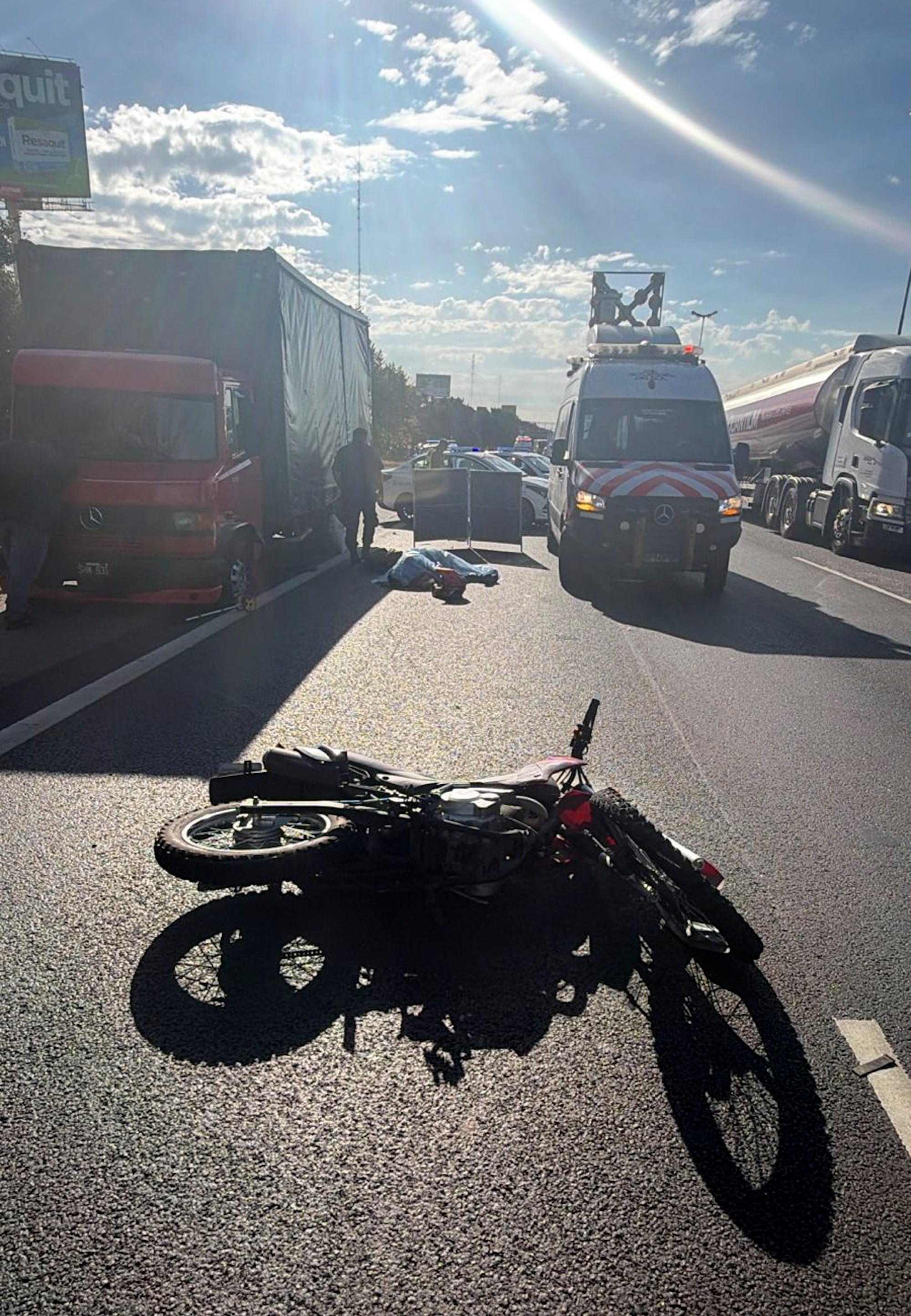 Un muerto en Panamericana producto de una colisión entre una moto y un camión a la altura de Pacheco, provincia de Buenos Aires
