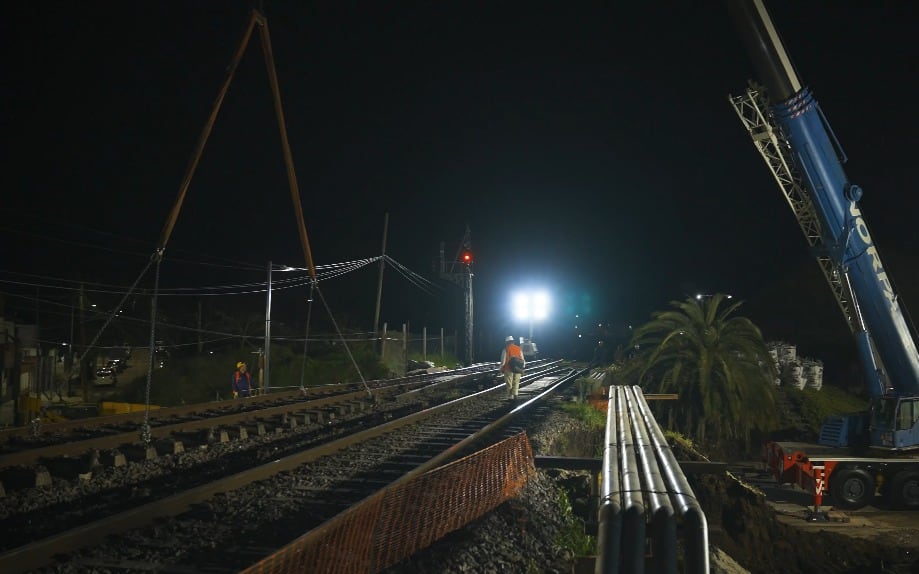 Desde junio permanece cerrado el cruce a nivel de Irigoyen y las vías del ferrocarril Sarmiento en el límite entre Liniers y Villa Luro