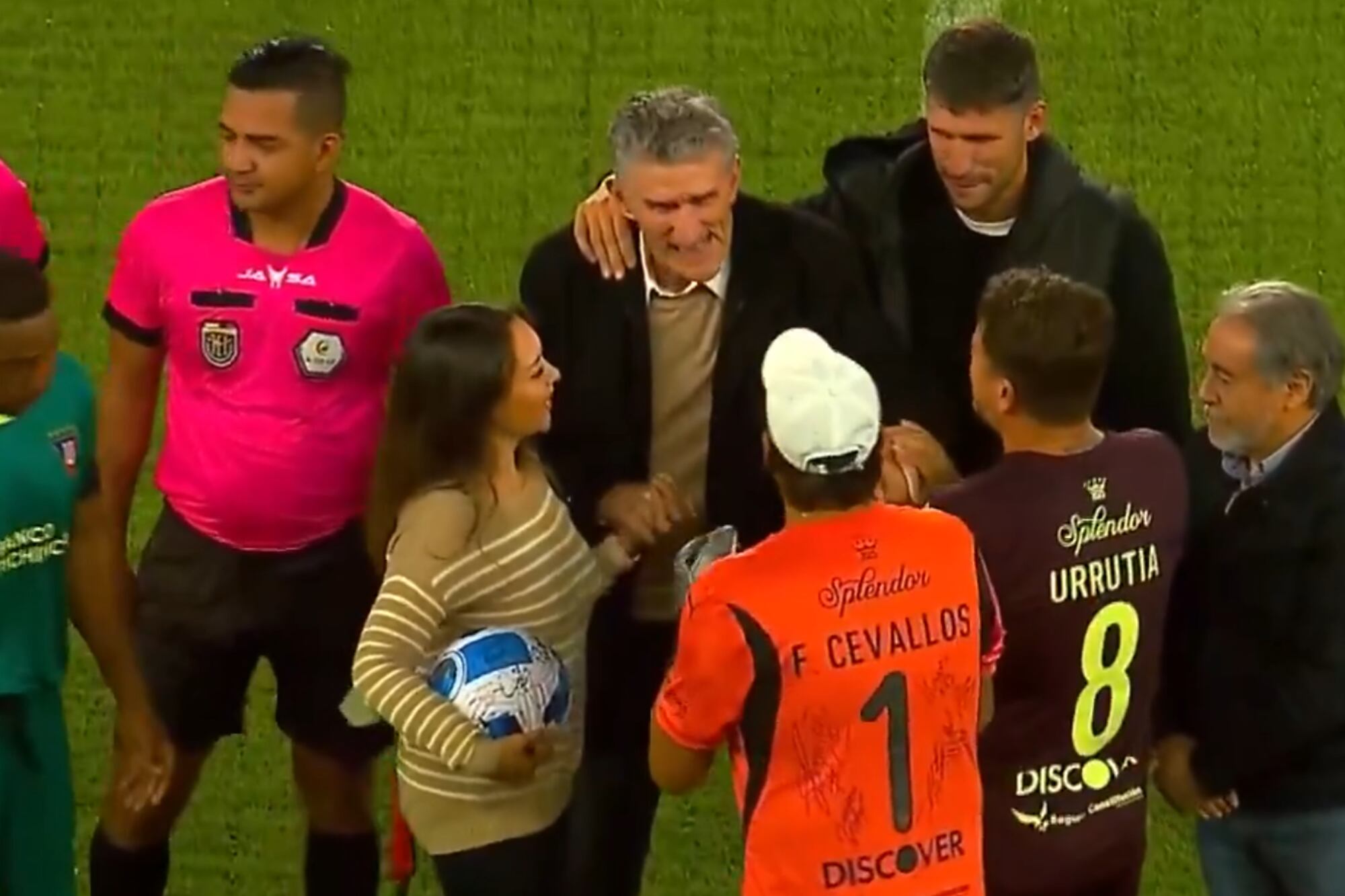 Homenaje al Patón Bauza en Ecuador, encabezado por el Pato Urrutia