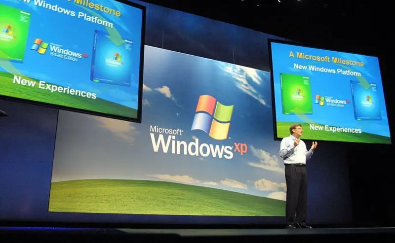 El presidente de Microsoft, Bill Gates, presenta Windows XP en el 25 de octubre 2001 en Nueva York