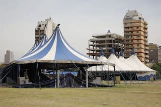 Carpas en ruinas, pasillo lúgubre y boleterías oxidadas: así está el circo abandonado en plena ciudad