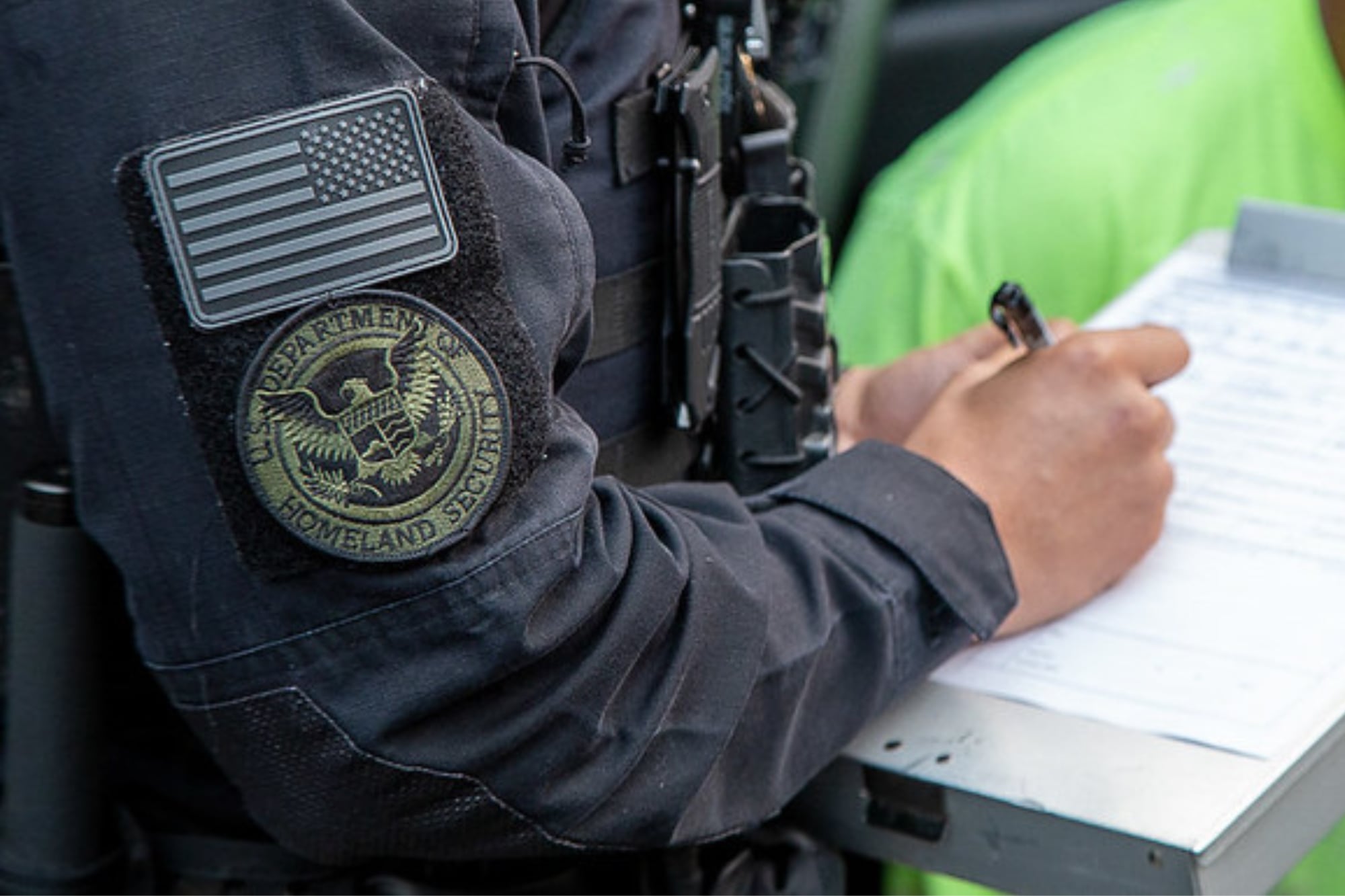 El juez federal P. Kevin Castel emitió la orden que impide a los agentes del ICE realizar arrestos rutinarios en tres sedes judiciales de Manhattan