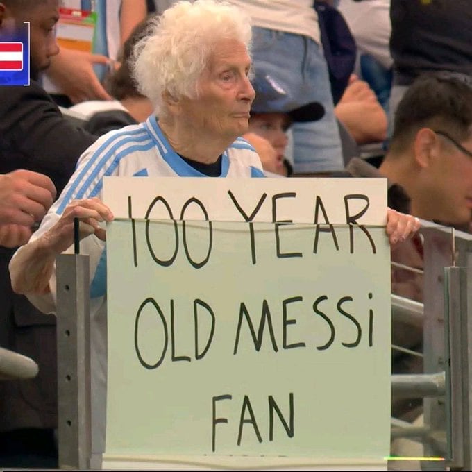 Pauline llevó su cartel dedicado a Messi a Dallas (Foto: X)