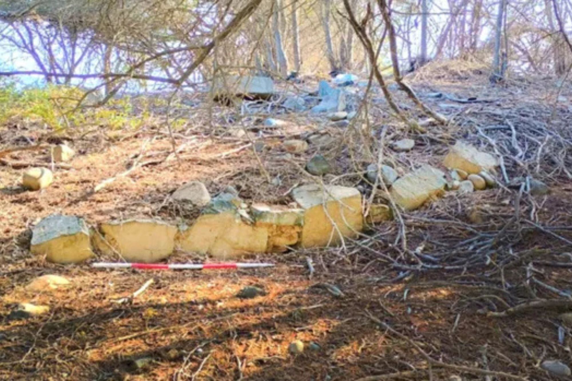 El sitio estuvo cubierto de tierra y arbustos durante miles de años antes de que el equipo lo descubriera