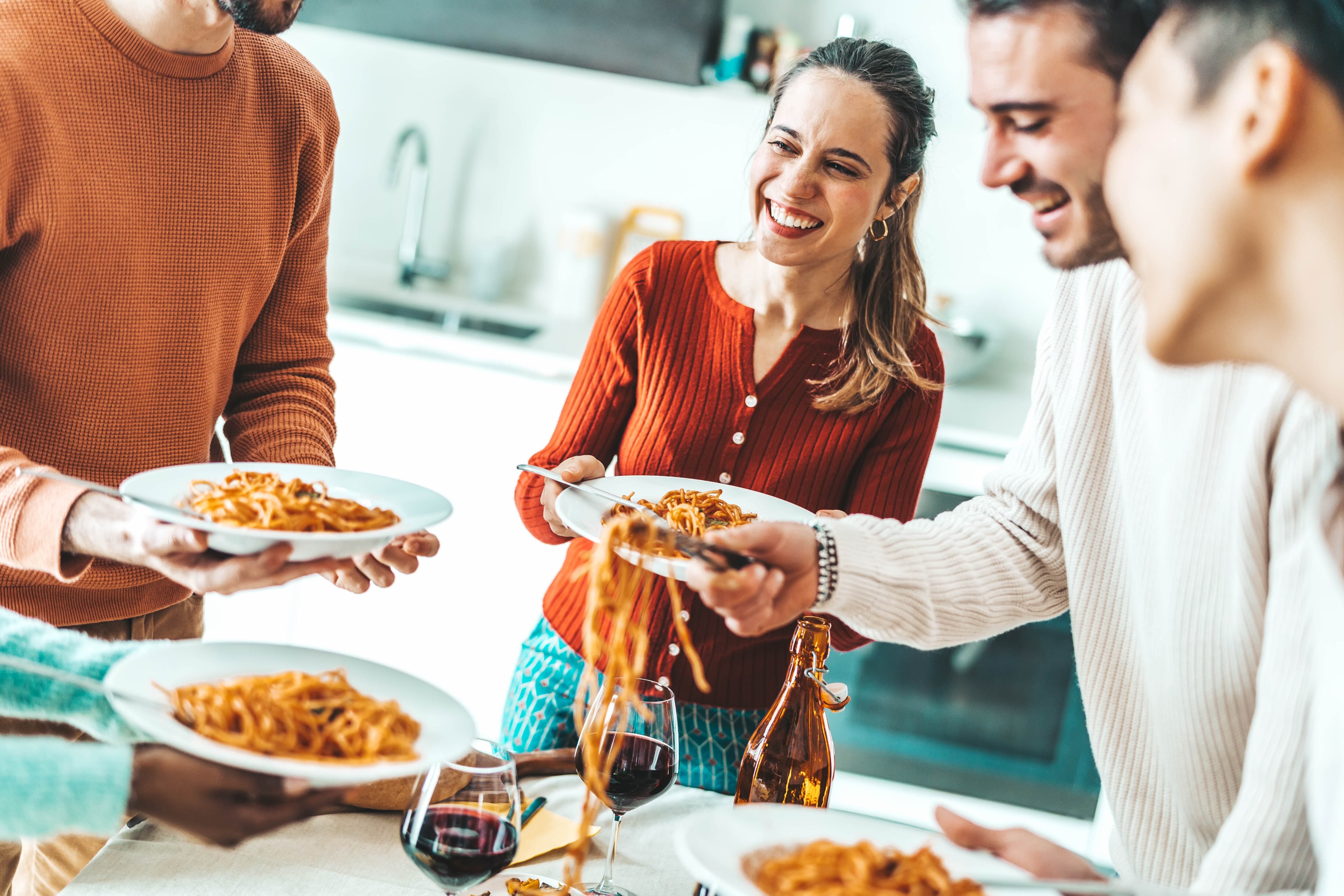 Uno de los planes favoritos de las personas de Tauro es cocinar para sus amigos