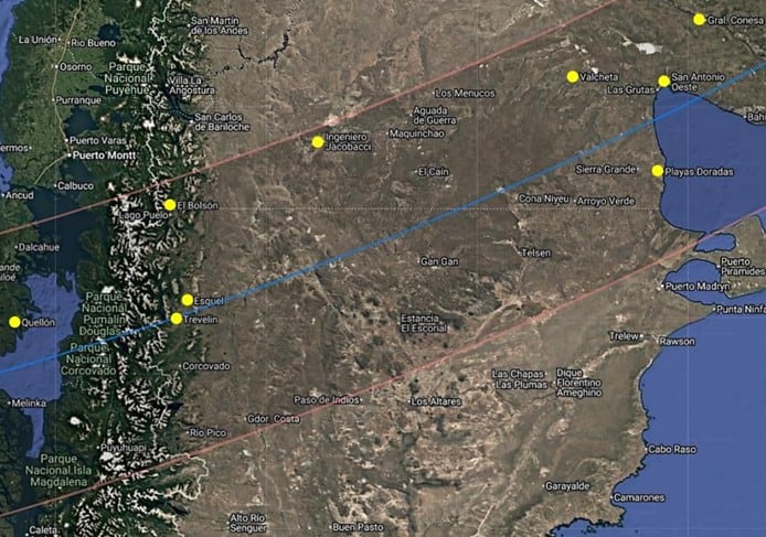 El eclipse anular será observable entre las líneas rojas. La línea azul indica los lugares donde la anularidad durará más: fuera de esa zona el eclipse se verá parcial (gentileza Grupo Osiris)