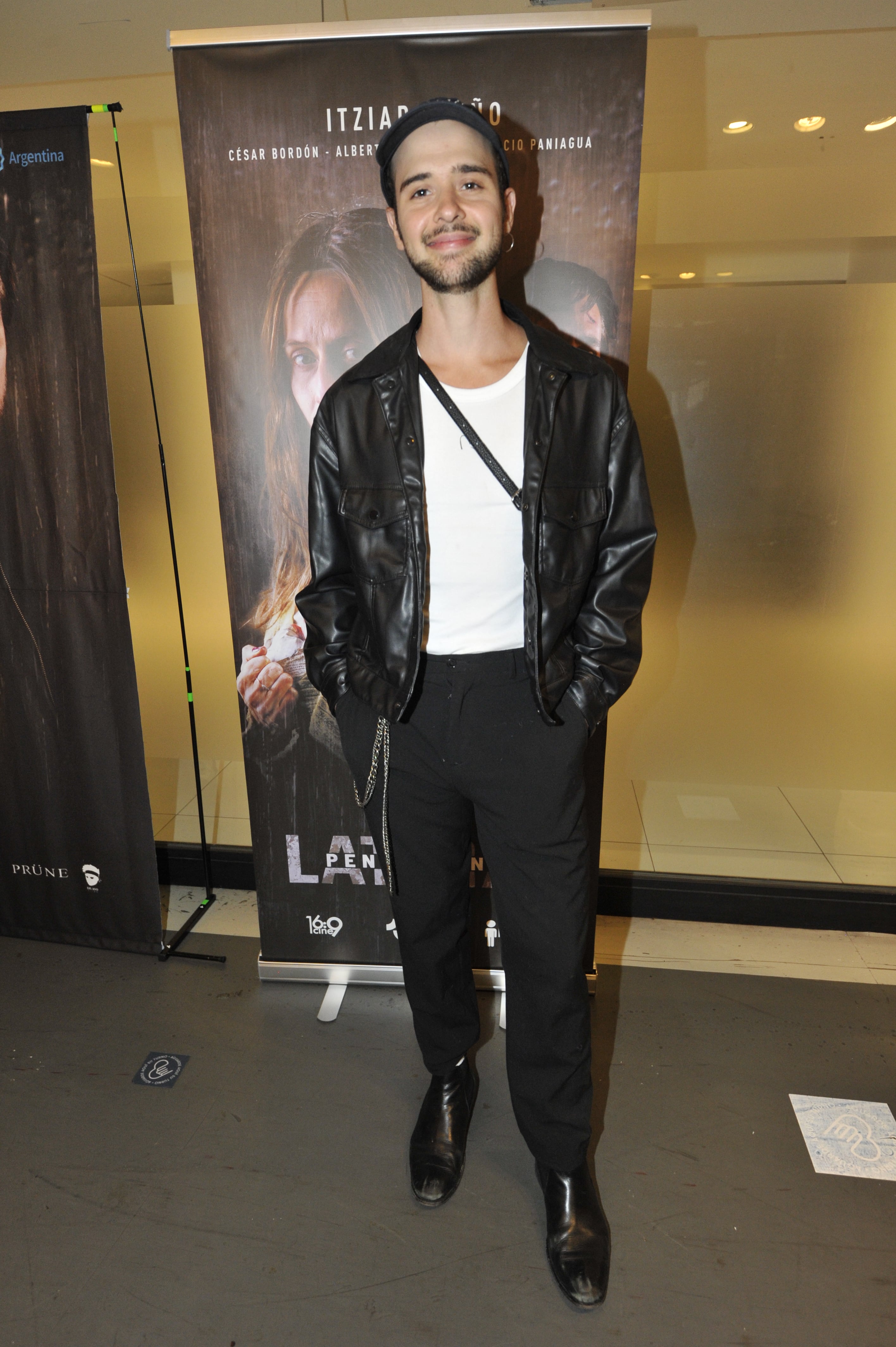 Julián Cerati es una de las nuevas caras del cine nacional; recientemente, se lo pudo ver en el film La dicha en movimiento, encarnando a Pipo Cipolatti