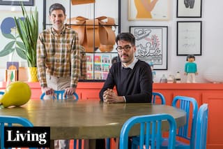 Usaron excelentes trucos deco para integrar lo nuevo y lo viejo en su departamento de 1912, joya del art nouveau argentino