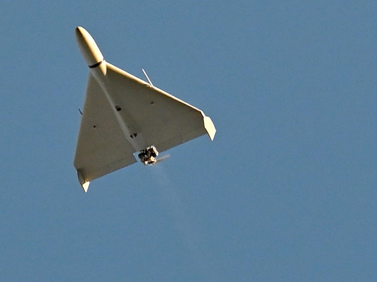 Drones, tecnología, hackeos y rezos