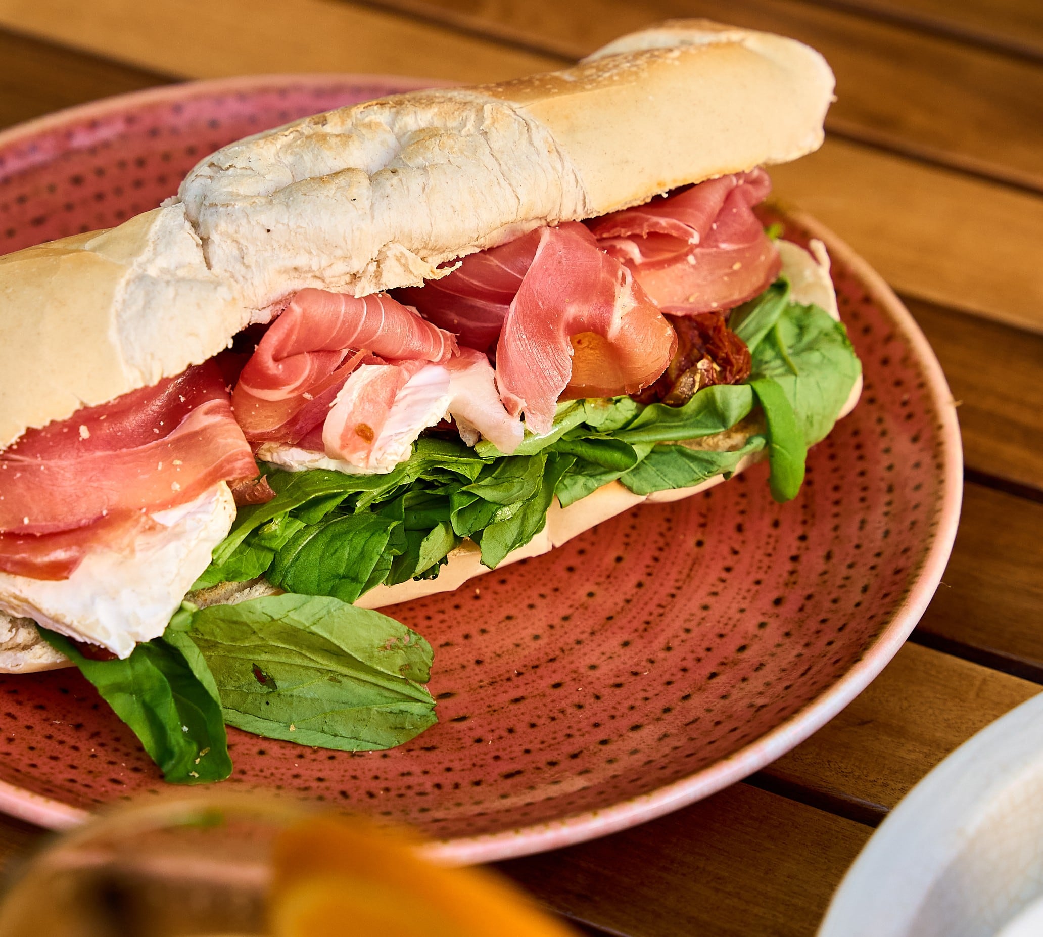 La tradición familiar con una propuesta que combina identidad, calidez y recetas que atraviesan generaciones.