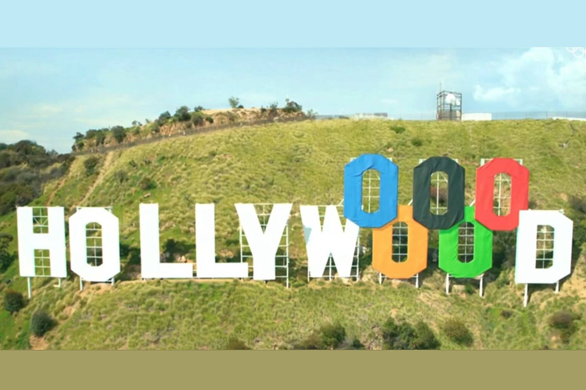 El emblemático cartel de Hollywood sumó tres letras O para armar los anillos olímpicos