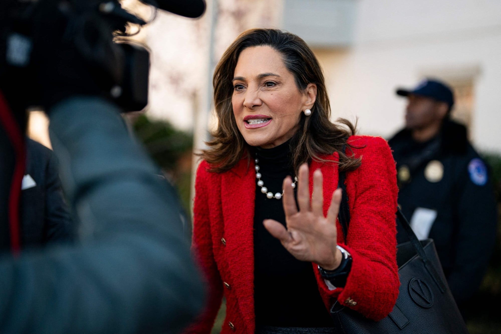Ley de Dignidad: María Elvira Salazar avanza con el proyecto que ayudaría a regularizar estatus de migrantes en EE.UU.