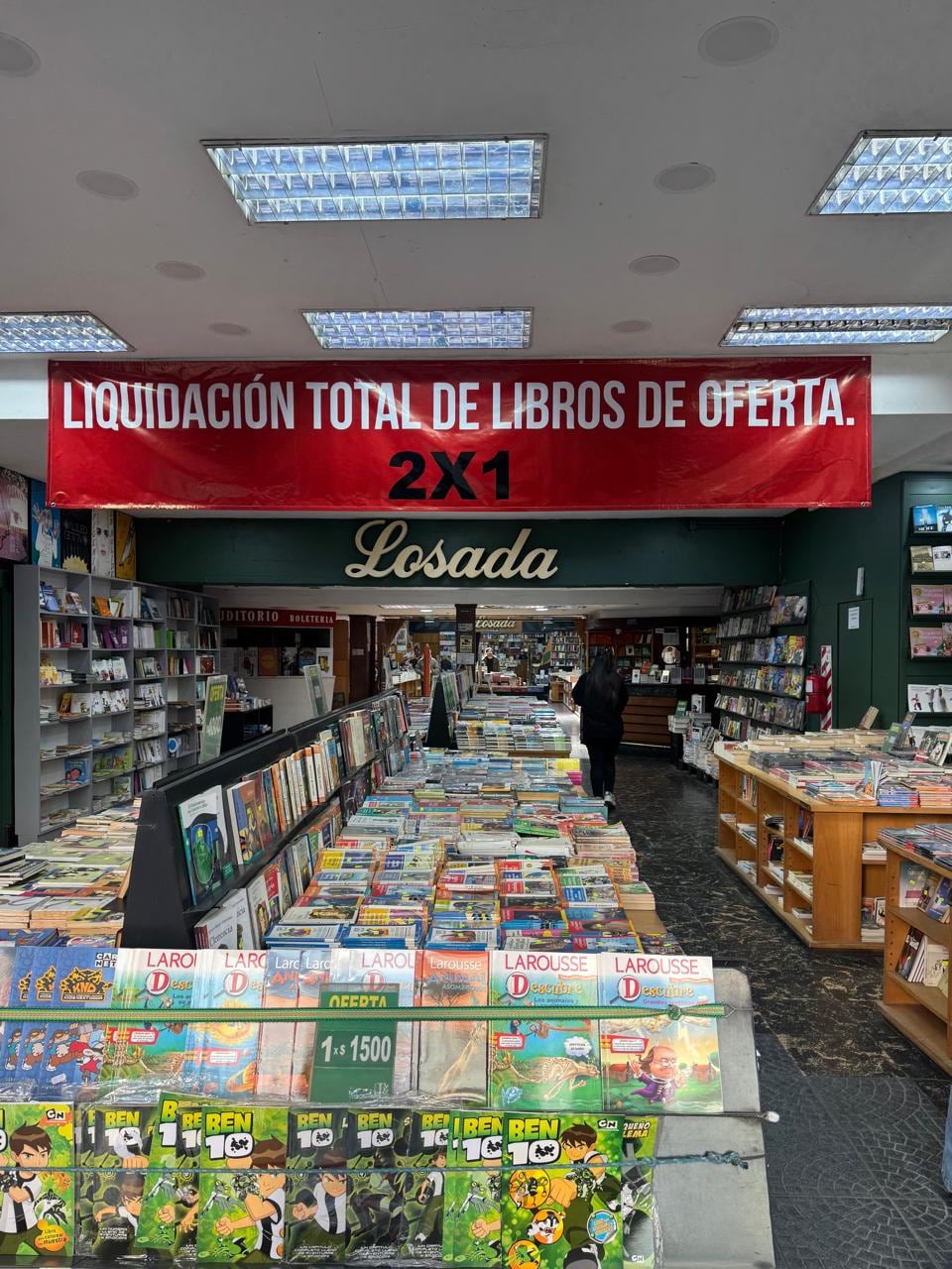 Tentadores promociones en la librería Losada le hacen frente a la crisis de ventas
