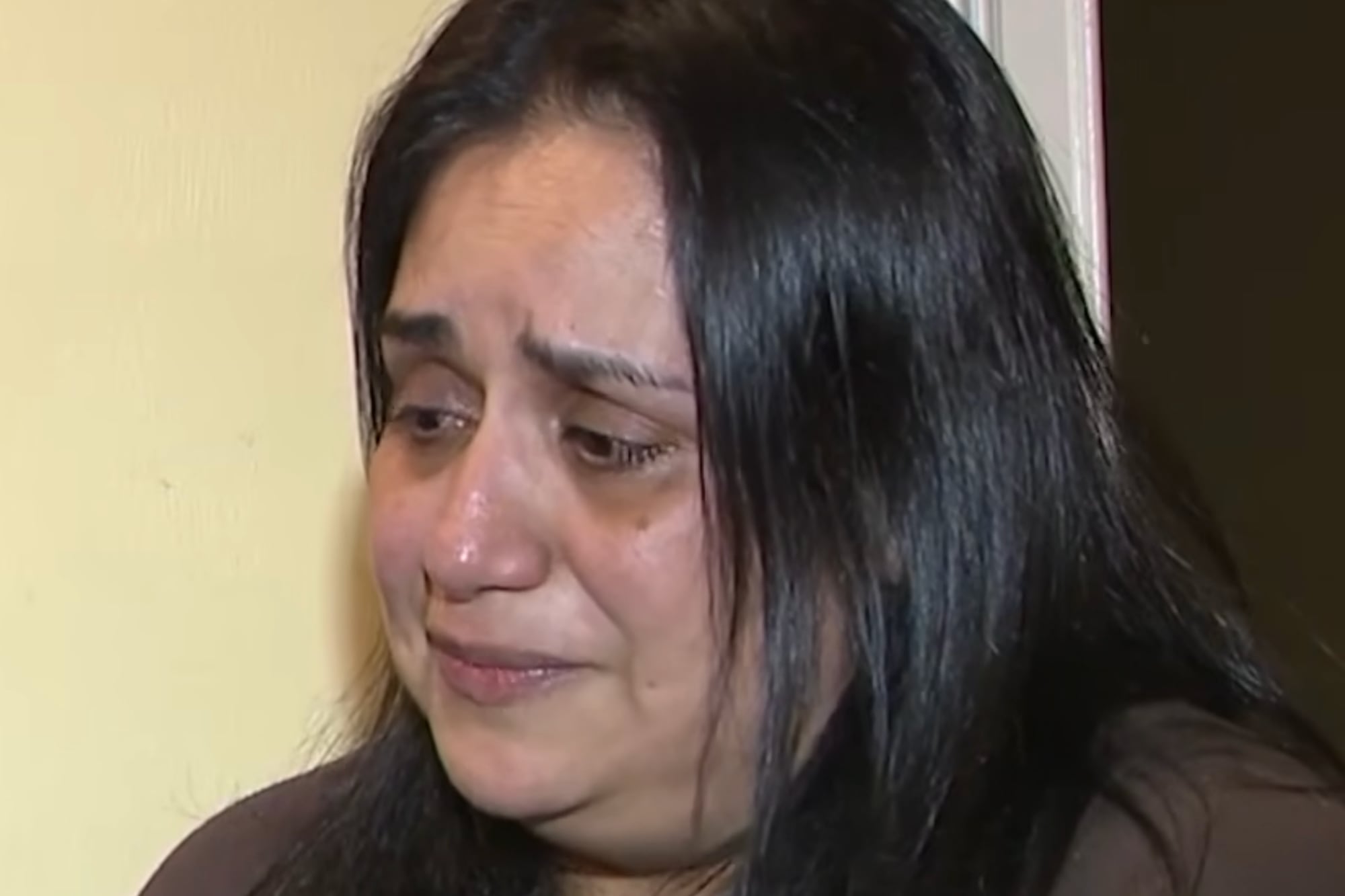 La madre explicó que migraron por violencia doméstica y que el joven creció en Estados Unidos