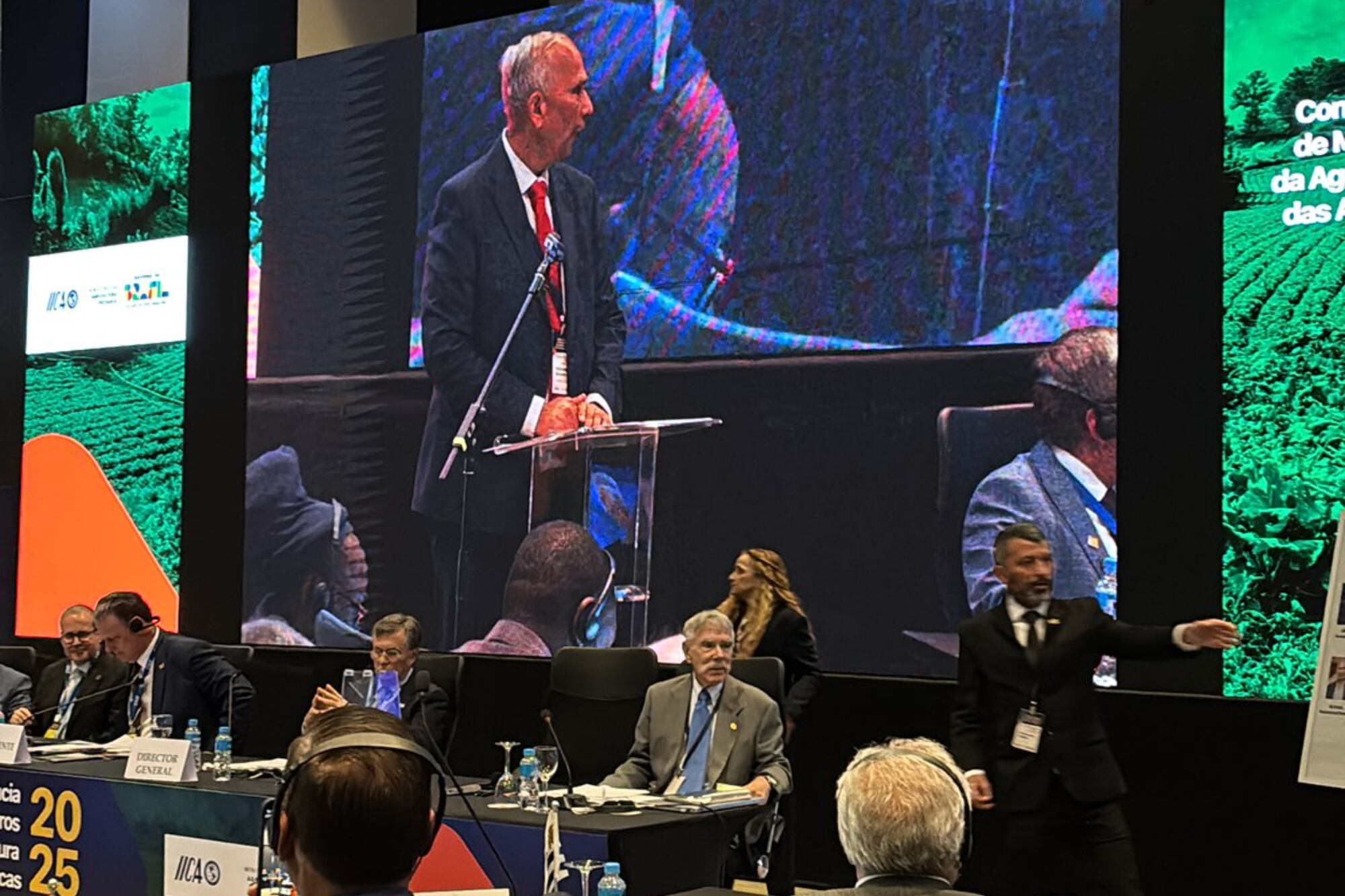 Manuel Otero, quien deja el cargo, lo saludó en las redes sociales