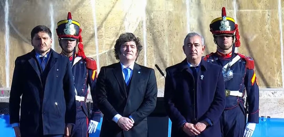 Javier Milei encabeza el acto del Día de la Bandera