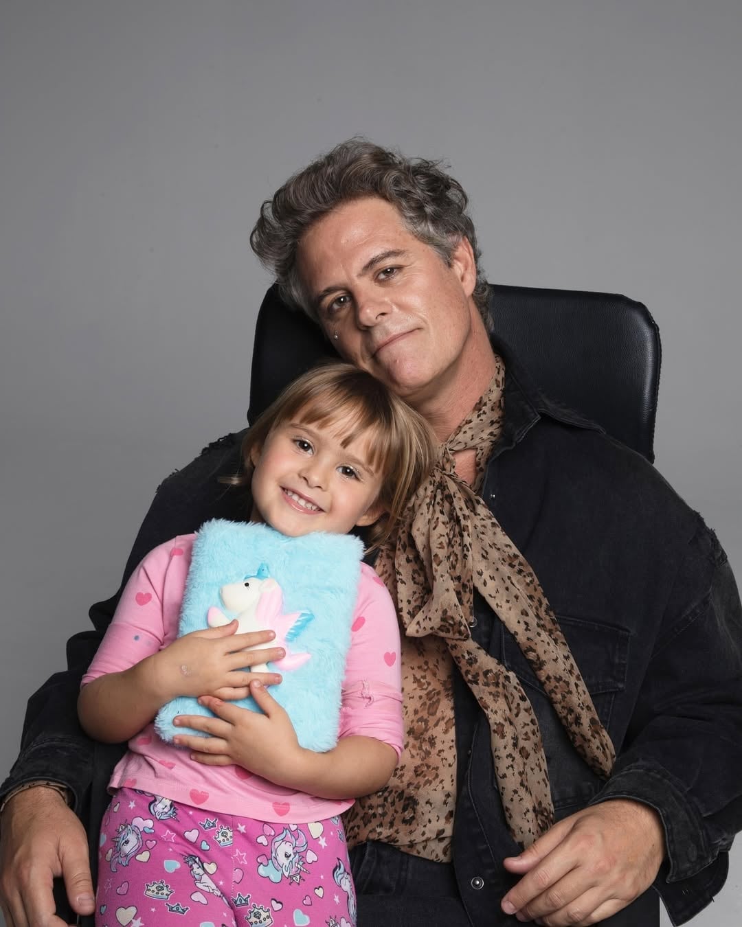 Junto a su hija Miel, fruto de su relación con la música Sofía Vitola. Foto: Instagram (@mik3amigorena_)