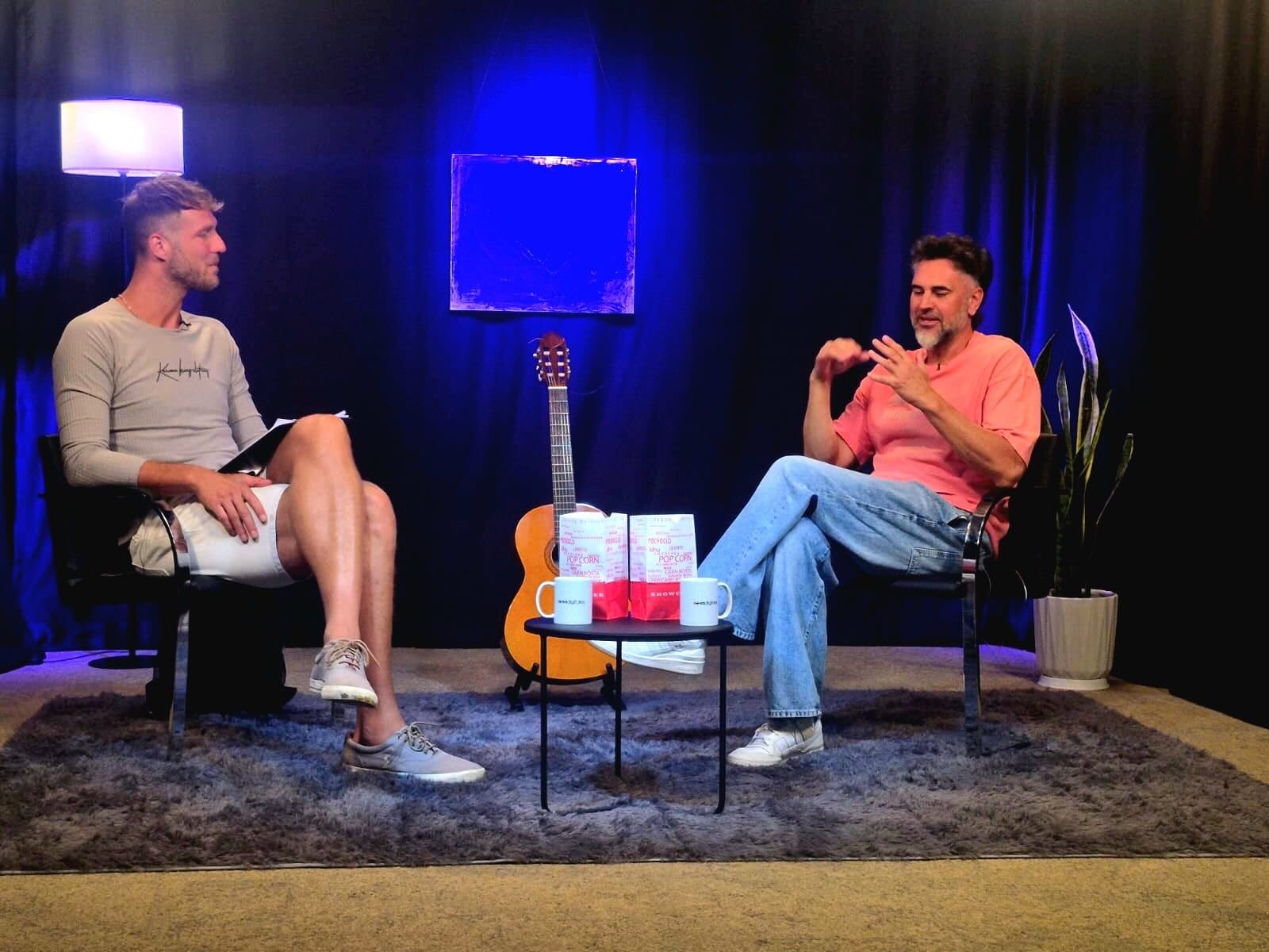 Julián Aprea durante su entrevista en Lado vida a Leo Montero