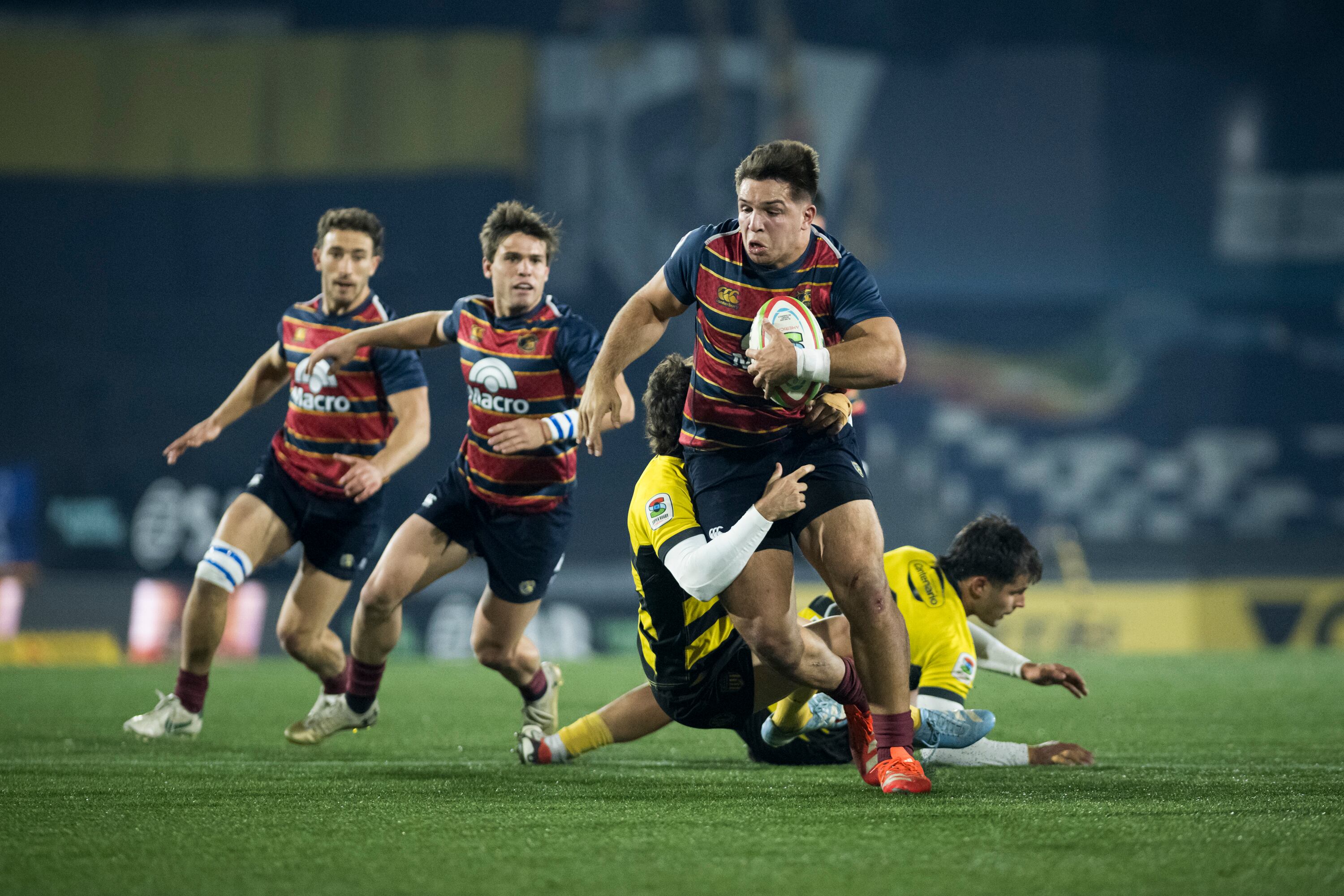 Justo Piccardo anotó un try clave para poner a Pampas a tiro a siete minutos del final; el cuadro argentino venció por 5 puntos a Peñarol en Uruguay.
