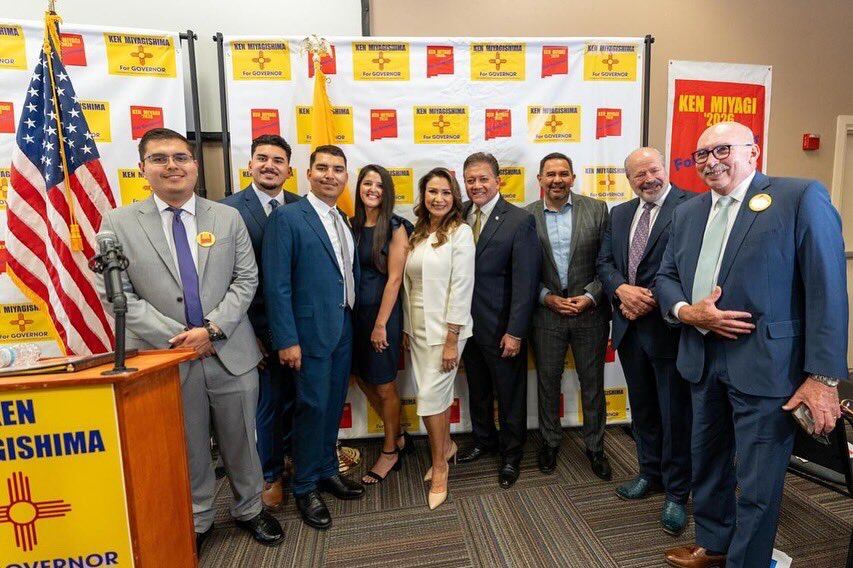 Ken Miyagishima en el anuncio de su candidatura por Nuevo México. Foto: X @CruzPerzCuellar