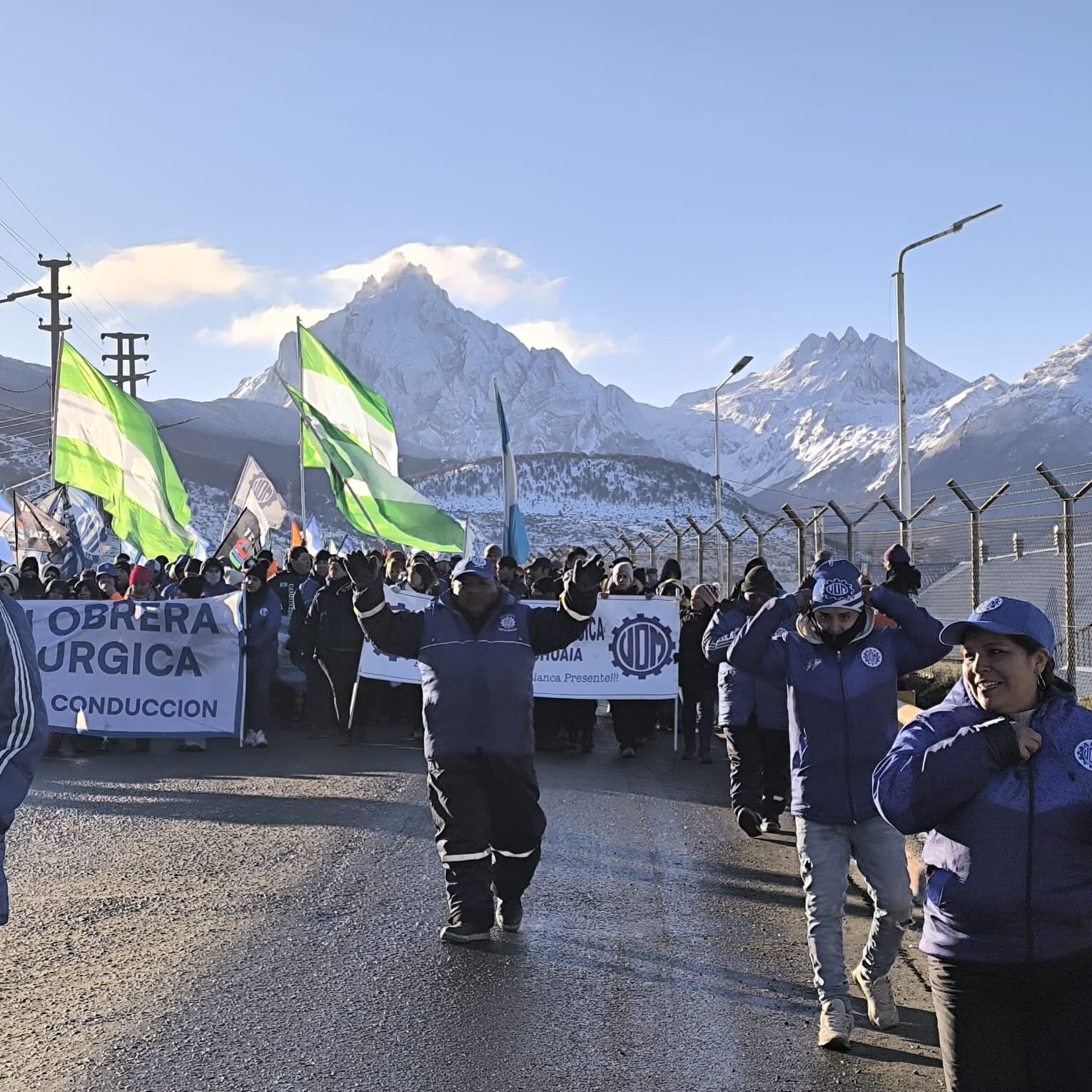 Multitudinaria marcha en Ushuaia contra las medidas del gobierno nacional