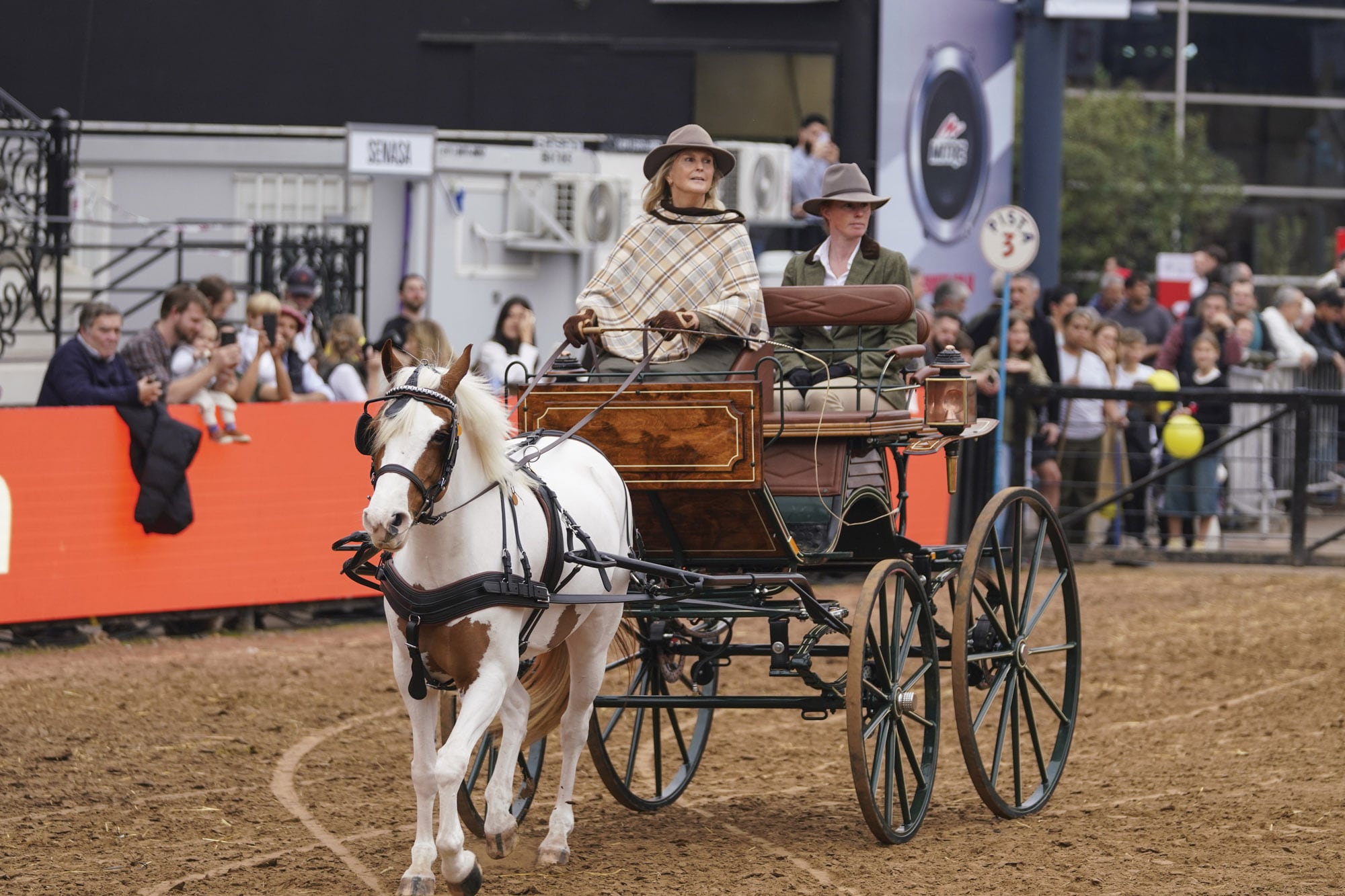 Mercedes Casado y Olivia Casado, pura elegancia
