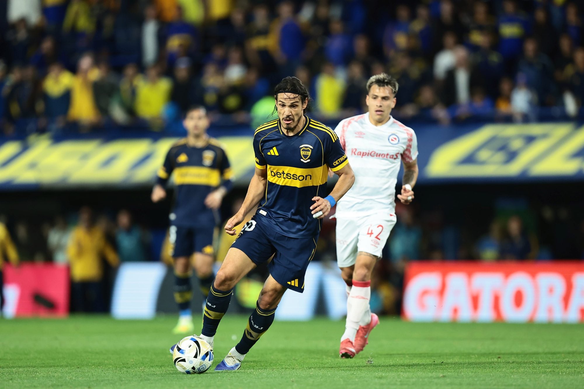 Cavani ingresó en el segundo tiempo, pero no pudo tener chances de gol