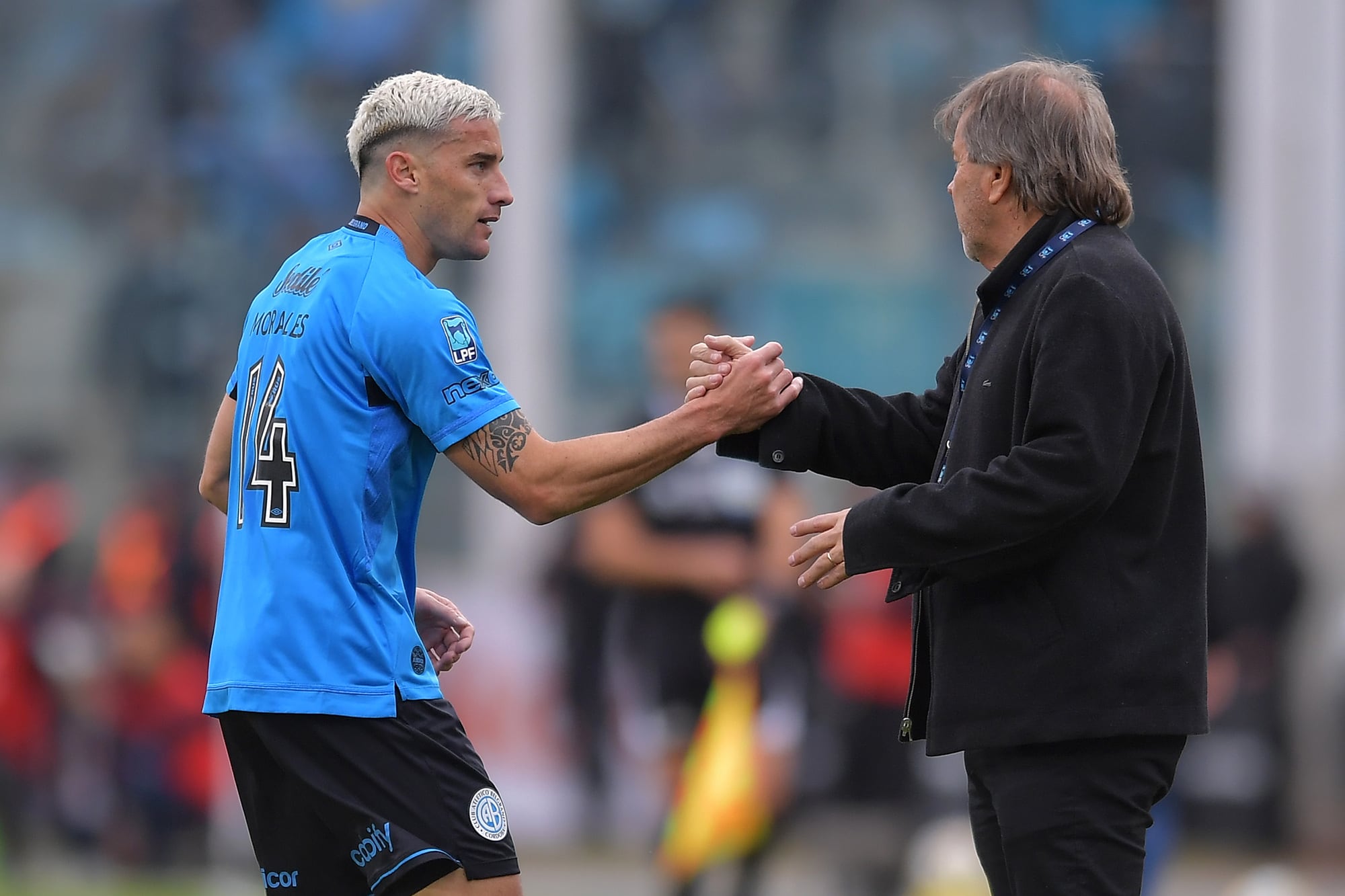 Leonardo Morales saluda a Ricardo Zielinski tras convertir
