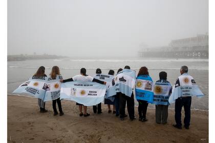 Familiares de los tripulantes del ARA San Juan, a seis meses de su desaparición. Mar del Plata, 10 de mayo de 2018. Foto: Mauro Rizzi