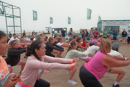 30 personas seleccionadas hicieron el cardio de la felicidad junto de Juli Puente.