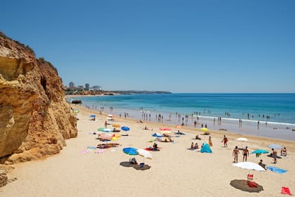 300 días de sol y 100 playas para ver el atardecer en el sur de Portugal