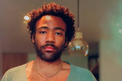 Childish Gambino, cantante estadounidense quien en 2018 publicó el video This is America, que criticaba los problemas raciales y de armas en Estados Unidos.