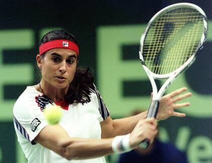 32) El 15 de octubre de 1996, el último partido oficial de Sabatini: perdió, en la 1a ronda de Zurich, con Jennifer Capriati, por 6-3 y 6-4.