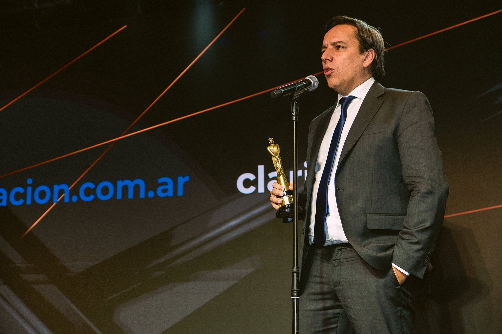 José Del Río recibió el premio especial a LaNacion.com por sus treinta años de vida
