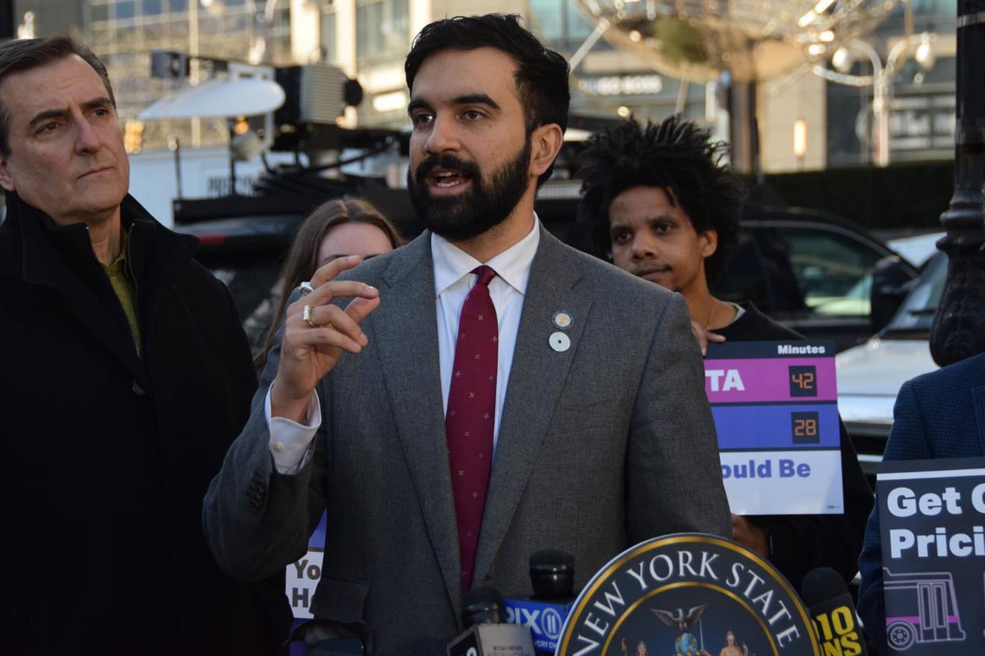 Mamdani es hijo de un reconocido académico y una cineasta nominada en reiteradas ocasiones a los premios Oscars