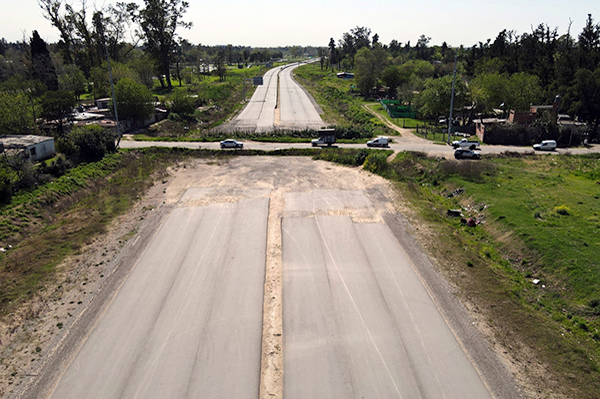 Obras paralizadas en Autopista Perón